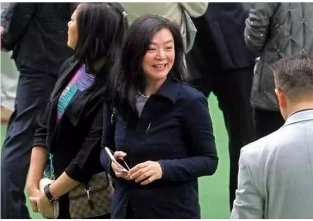 不老女神的素顏照:趙薇嚇人,關之琳憔悴,溫碧霞老了,只有她才是當之無愧的女神
