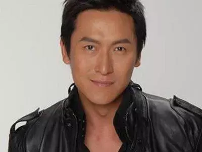 馬德鍾終於再次回巢拍戲,時隔15年,如今眼角都是皺紋,但越變越Man,帥爆了