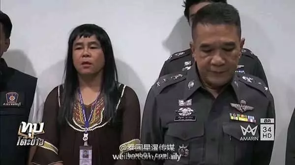 泰國警察先生扮成女生的模樣成功引誘搶劫犯上鉤,他的「美」讓大家都覺得瞎爆了