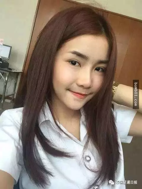 泰國警察先生扮成女生的模樣成功引誘搶劫犯上鉤,他的「美」讓大家都覺得瞎爆了