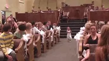 「20張讓你看懂小花童內心崩潰劇場的超爆笑婚禮照片」#2大人的世界太複雜