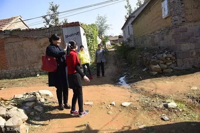 女婿接我去城裡過年,帶我下館子,第二天,我拿出5萬逃回家