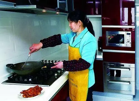 妯娌懷孕,打電話給婆婆報喜,電話忘記掛,結果婆婆徹底寒心