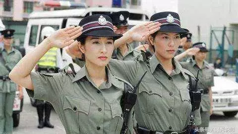 TVB演員時隔20年再度合照,關詠荷依舊年輕,陳慧珊老了,而她居然越變越美?簡直太不科學了