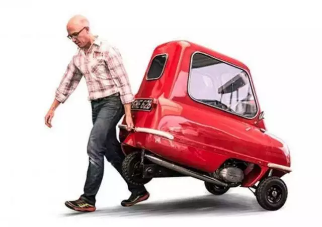 世界上最小的量產車,排量相當於一個屁,可以直接開動公交車
