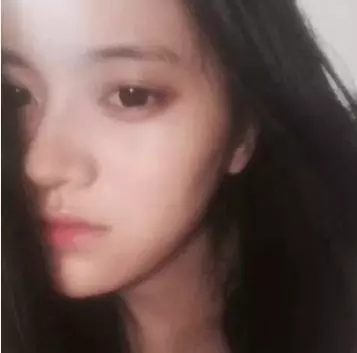 苗族小姐姐因撞臉迪麗熱巴爆紅,當爆出素顏照後網友哭了