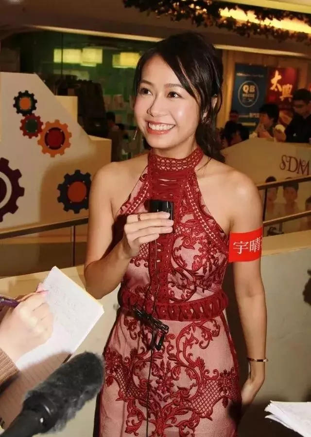聖誕拒收求婚戒指, 力捧花旦隔空叫男友「擇日求婚」