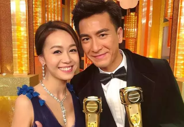 聖誕拒收求婚戒指, 力捧花旦隔空叫男友「擇日求婚」