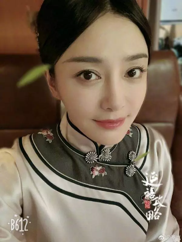 流鼻血了,『富察皇后』領便當後曬好身材打桌球,網友:皇后娘娘,快把衣服穿好~