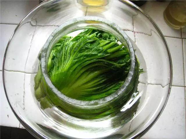 教你在家醃酸菜的方法,吃一年都不會壞,詳細步驟都發給你
