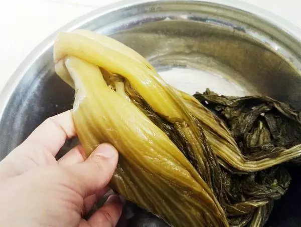 教你在家醃酸菜的方法,吃一年都不會壞,詳細步驟都發給你
