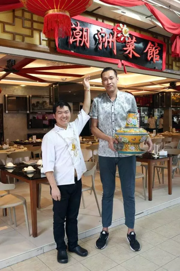 廚房容不下 改當侍應生 205公尺高廚師 爆紅
