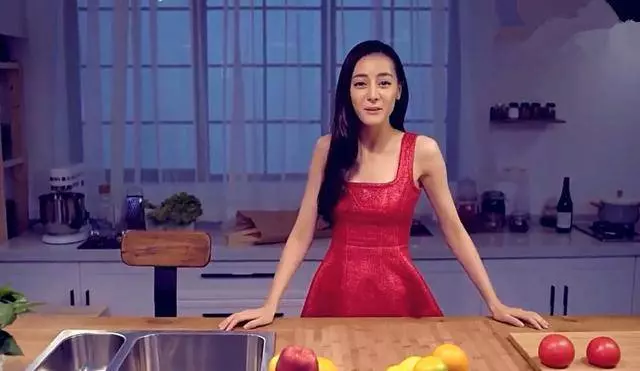 明星千萬住宅,熱巴的大廚房,楊冪的水晶瓶,趙麗穎的一桌零食