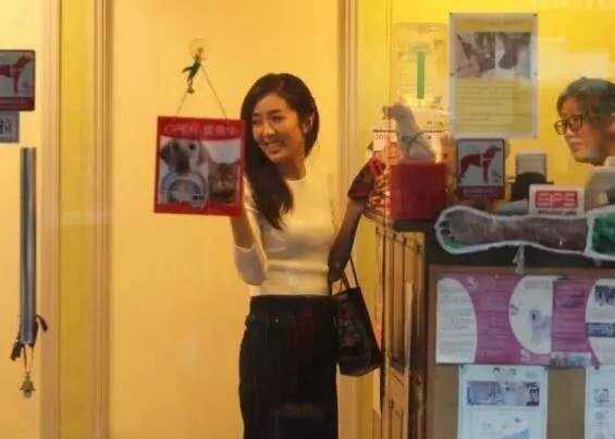 厲害了, 常被記者跟拍的37歲TVB花旦素顏都很美,曬照獲15萬個贊