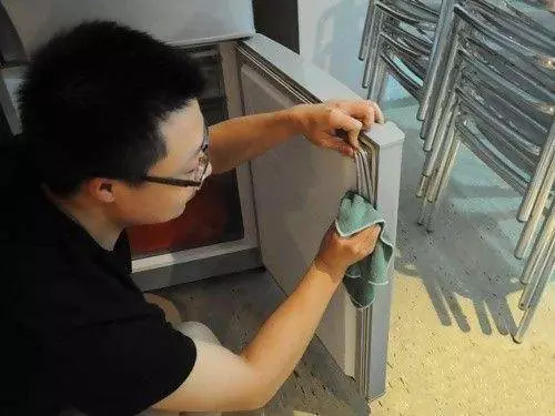 冰箱膠條老是掉,導致冰箱製冷下降?別在跑去換膠條了,維修師傅一招教你輕鬆搞定