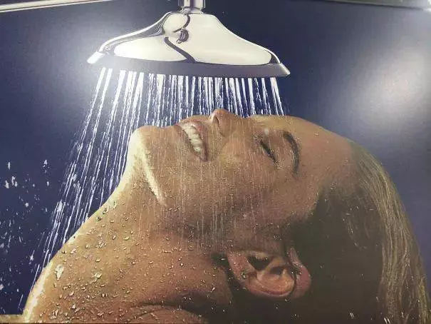 一組美編自以為「P圖超完美」沒人會發現的照片,看多兩秒都對眼睛有害~~