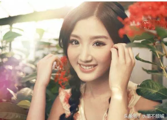 我離婚後回娘家暫住,弟弟說他錢丟了,母親拿過我的包兒開始搜