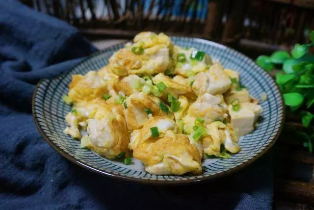 豆腐這樣做,補鈣又營養,多給孩子吃,3塊錢炒一大盤