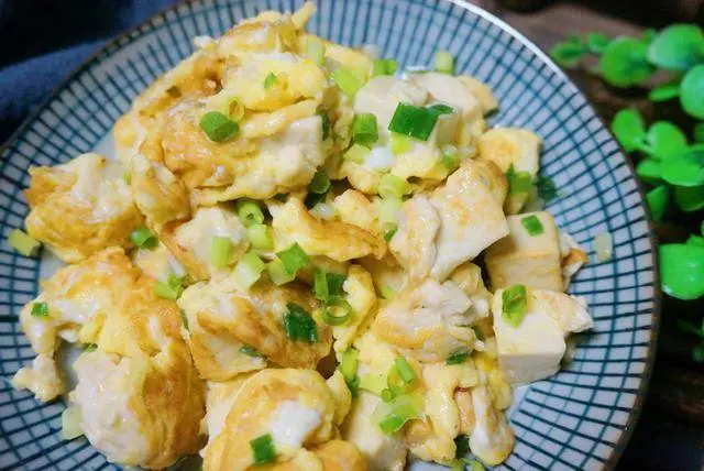 豆腐這樣做,補鈣又營養,多給孩子吃,3塊錢炒一大盤