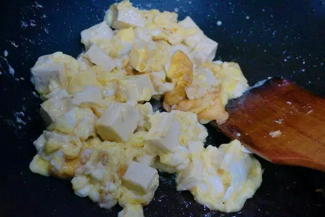 豆腐這樣做,補鈣又營養,多給孩子吃,3塊錢炒一大盤