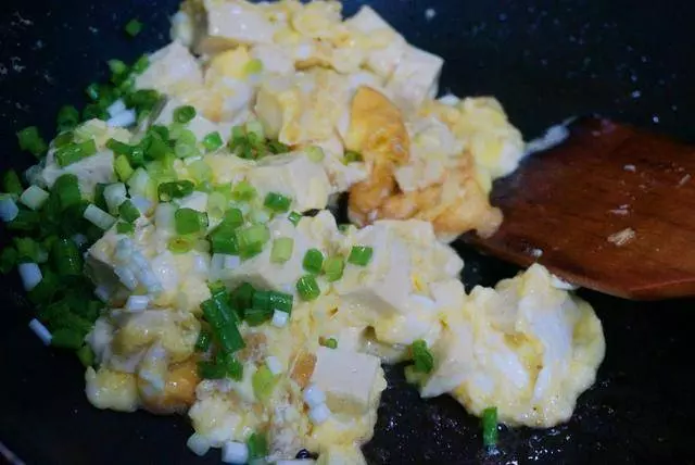 豆腐這樣做,補鈣又營養,多給孩子吃,3塊錢炒一大盤