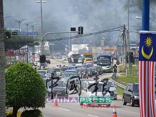 加叻大道往吉隆坡 交通放緩 學校假期 哈芝節 連假結束