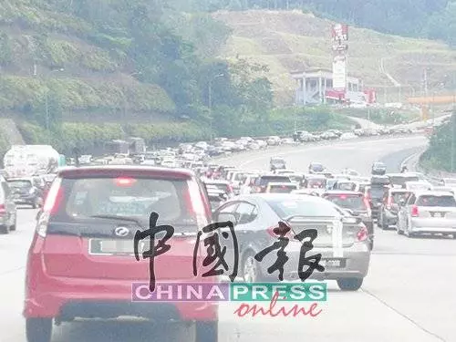 加叻大道往吉隆坡 交通放緩 學校假期 哈芝節 連假結束