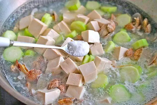 蛤蜊這麼煮湯特鮮美,女人夏天不喝就虧了,不僅去火還對皮膚好