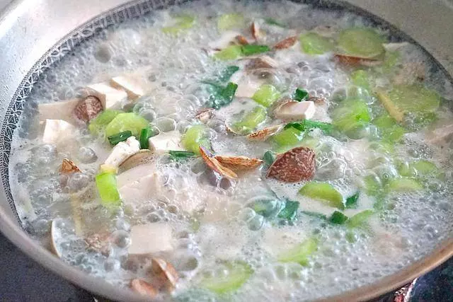 蛤蜊這麼煮湯特鮮美,女人夏天不喝就虧了,不僅去火還對皮膚好