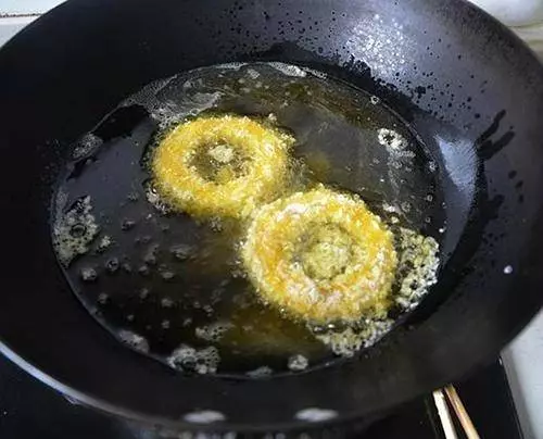 蘋果甜甜圈,沒想到蘋果還能這麼吃,外脆內嫩的蘋果圈,太贊了