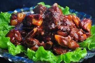 豆腐乳燒排骨,鮮香四溢家人都愛,肉質飽滿好吃舔手指
