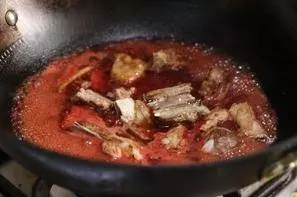 豆腐乳燒排骨,鮮香四溢家人都愛,肉質飽滿好吃舔手指