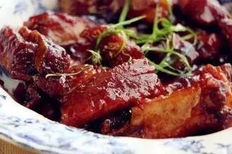 豆腐乳燒排骨,鮮香四溢家人都愛,肉質飽滿好吃舔手指