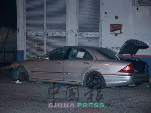拾荒老翁 離奇坐斃廢車內