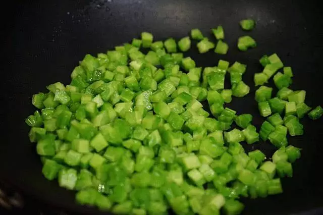 苦瓜去苦味,三招一分鐘搞定,清爽去火還不吃苦,孩子也愛吃!