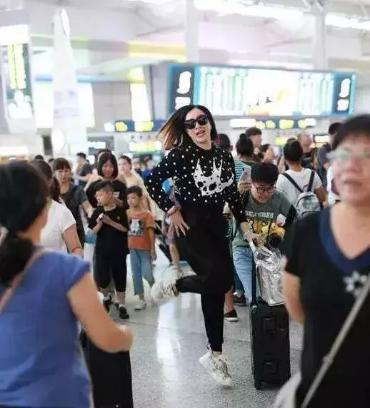 阿嬌這婚後發福也太嚴重了吧,愛情真是貨真價實的催肥藥…