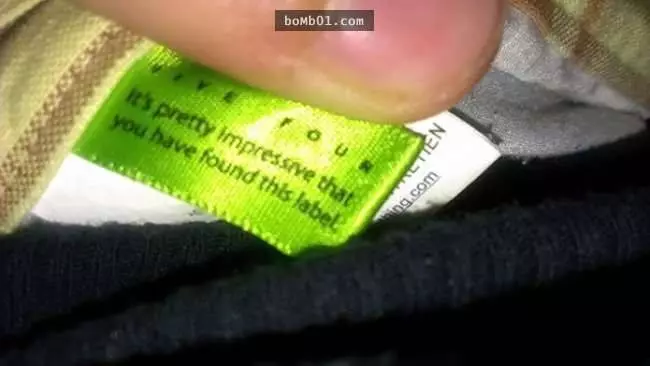 15個讓大家一看到就噴笑的「超有梗衣服標簽」，第4個讓我們全家都笑到停不下來
