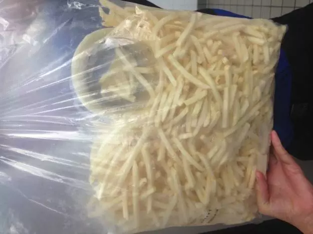 19個「會讓你的大腦完全無法理解」的超WTF食物 #18賺到一條超長超長的炸薯條
