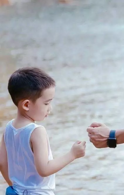 《爸爸去哪兒6》曝Jasper單人海報,宣傳片出來了,文案直接看哭