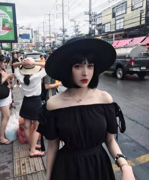 素顏根本我妹妹啊!強國「暗黑系真人娃娃」網路爆紅,IG粉更是已有50萬人,卸妝後美到讓日本網友也瘋狂。