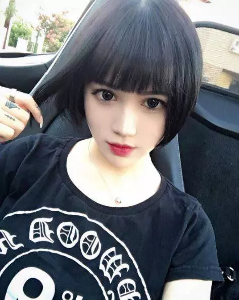 素顏根本我妹妹啊!強國「暗黑系真人娃娃」網路爆紅,IG粉更是已有50萬人,卸妝後美到讓日本網友也瘋狂。