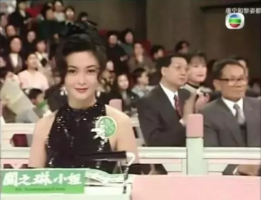 鍾麗緹23歲選美照曝光,評委居然是關之琳,網友:31歲打敗了23歲