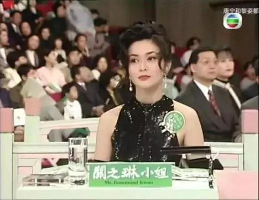 鍾麗緹23歲選美照曝光,評委居然是關之琳,網友:31歲打敗了23歲