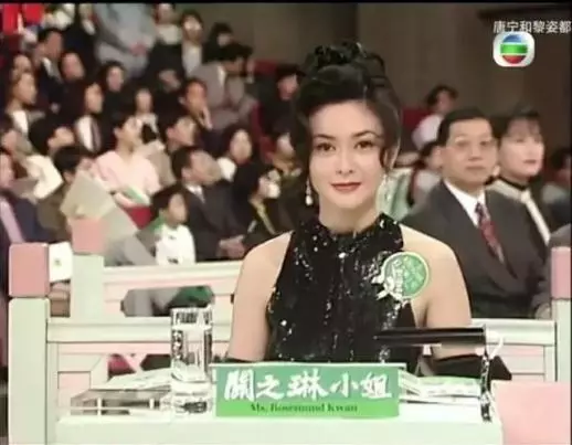 鍾麗緹23歲選美照曝光,評委居然是關之琳,網友:31歲打敗了23歲