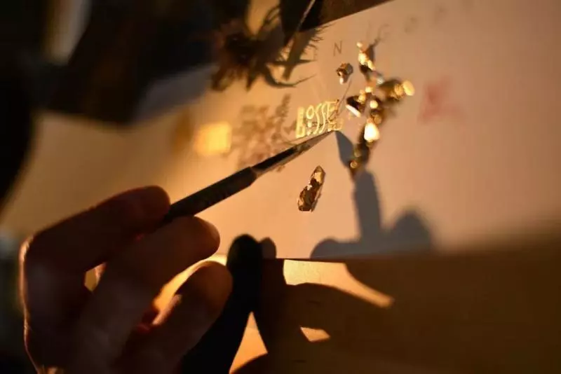 他用24K純金作畫,構建的魔幻世界碾壓電視特效,網友:果然藝術是靠錢堆出來的