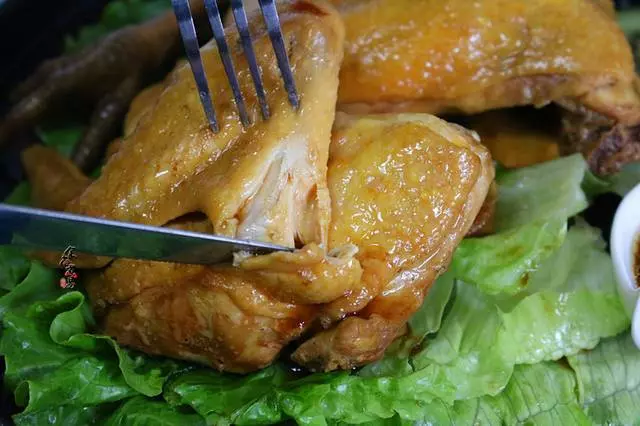 這樣烹調雞肉,不用一滴水,鮮香入味,整塊撕開吃,太過癮了