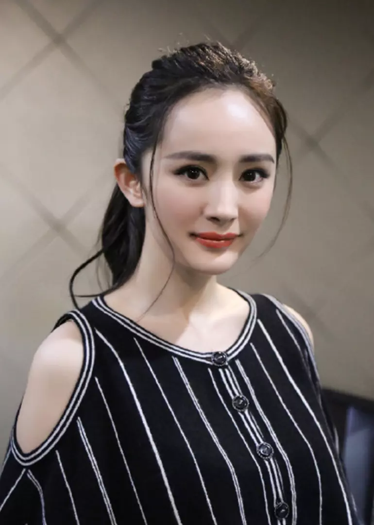 楊冪離婚被爆代價太大,女兒歸劉愷威,9億財產也與劉愷威平分!