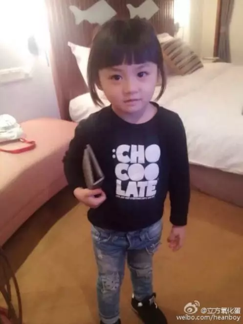 阿嬤養的!他出國辦事把「超萌天使系女兒」託給爸媽 幾個月後回家一看崩潰:阿公阿嬤太過分!