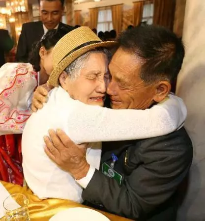 母跟4歲兒失散 再見面時 兒已71歲