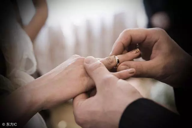 - 婆婆七十大壽,有人抱來一男嬰祝賀,得知真相我大鬧壽宴